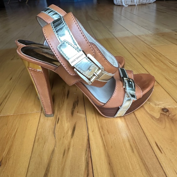 Grace Ankle strap by Micheal Kors - Picture 3 of 5
